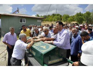 Cinnet kurbanı hemşire gözyaşları içinde toprağa verildi