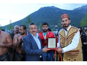 Seydişehir’de yağlı pehlivan güreş heyecanı