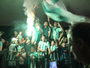 Konyalılar Atiker Konyaspor’u havaalanında karşıladı