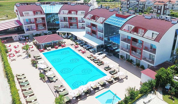 Hamza Aybak, “Side Rose Hotel olarak aile ortamında tatil keyfinin adresiyiz”