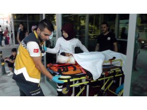 Lastiği patlayan kamyonet devrildi: 1 yaralı