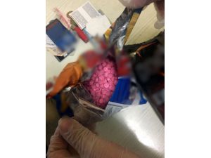 Elindeki cips paketinden 2 bin 800 uyuşturucu hap çıktı