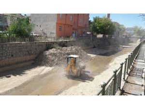 Aksaray Belediyesi Uluırmak’ı temizledi