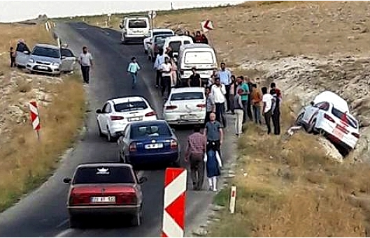 Gelin arabasının önünü kesme merakı az daha canlarından ediyordu