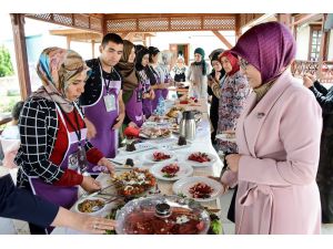 Konya’da bayat ekmekten yemek yarışması yapıldı