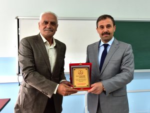 Mehmet Tekin Zincirden Hayırsever işadamına Plaket