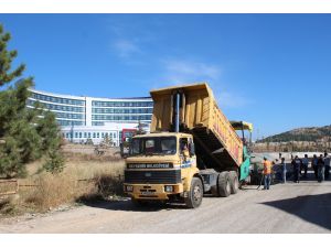 Beyşehir’de yeni hastane yolunda sıcak asfalt