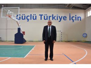 Eskil’de kapalı spor salonu hizmet vermeye başladı