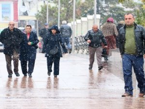 Aksaray’a Mevsimin İlk Karı Düştü