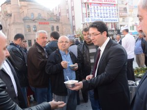 Amaç hizmet olunca, Aşure ile binlere ulaştılar...