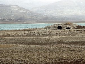 Baraj Suyu Çekildi, Altınapa Hanı Ortaya Çıktı