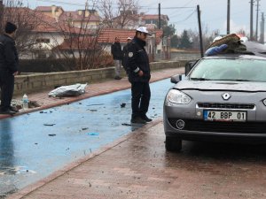 Kontrolden çıkan otomobil beton direğe çaptı: 1 ölü, 1 ağır yaralı