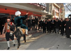 Temsili Nasreddin Hoca İstanbul’daki EMITT fuarına Karakaçan’a ters binip gitti