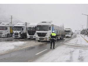 Konya- Antalya karayolunda trafiğe kar engeli