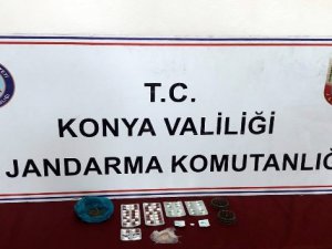 Evinde Uyuşturucu Haplarla Yakalandı