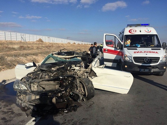 Konya Aksaray Yolunda Çekiciye Çarpan Otomobilde Can Pazarı