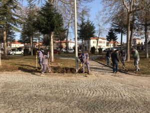 Beyşehir’in park ve yeşil alanlarında bahar mesaisi