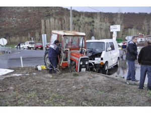 Konya’da traktörle minibüs çarpıştı: 4 yaralı