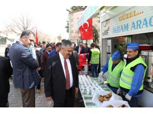 Ereğli Belediyesi Çanakkale Zaferi anısına yarım ekmek ve üzüm hoşafı dağıttı