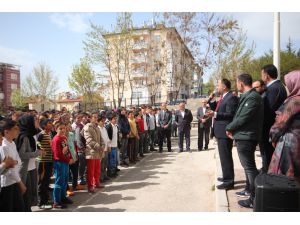 Okulları ziyaret eden Özaltun’dan öğrencilere müjde