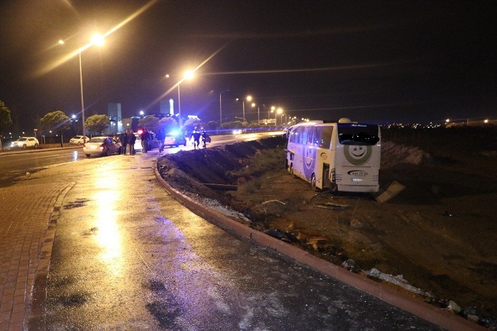 Konya-Aksaray yolu üzerinde yolcu otobüsü yoldan çıktı 18 yaralı