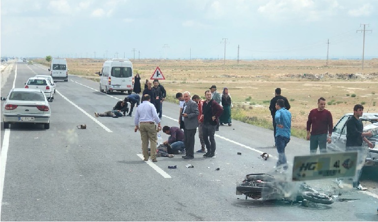 Aksaray Konya yolu Sultanhanı mevkiinde motosiklet kaza 2 yaralı