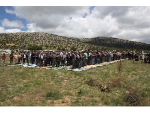 Derbent’te çiftçi yağmur duasına çıktı