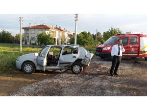 Kazada ağır yaralanan sürücü yaşam mücadelesini kaybetti