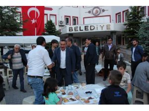 Başkan Tutal, ilk orucunu iftar çadırında açtı