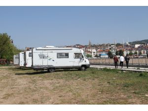 Yabancı turistler günbatımını izlemek için karavanlarıyla Beyşehir’e geliyor