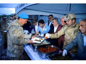 Meram’dan Ağrı’daki Mehmetçiğe iftarda anne yemeği