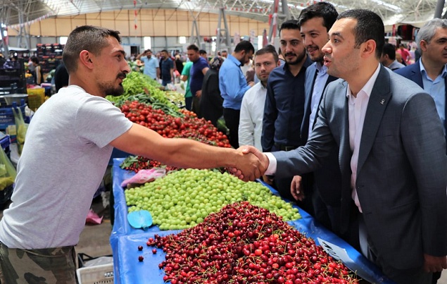 Genç aday Muhammet Aktaş çalmadık kapı bırakmıyor!