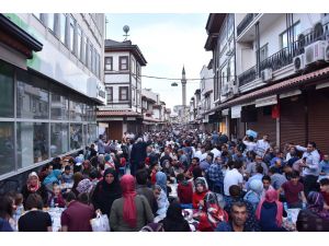 Tarihi bedesten çarşısında iftar programı