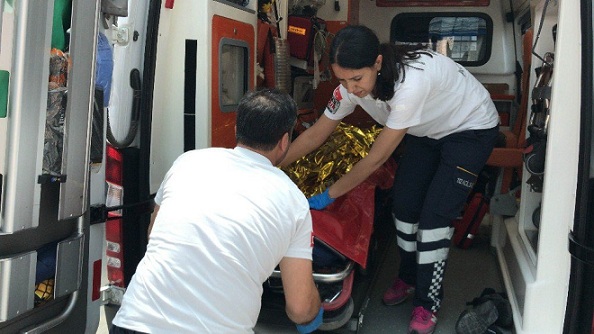 Vagondaki biçerdöverin tepesine çıkan genç, akıma kapılıp ağır yaralandı