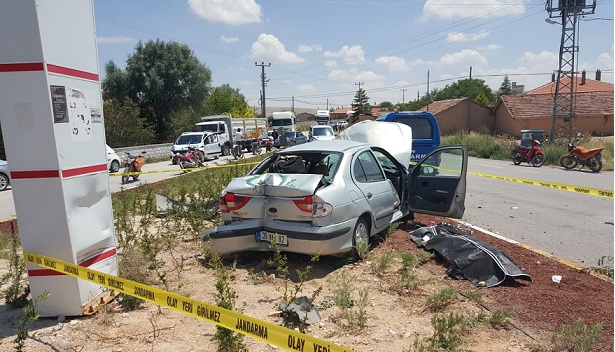 Kızören'de ölümlü kazanın ardından vatandaşlar yolu trafiğe kapattı