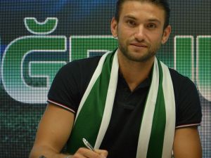 Kaleci Ertuğrul Taşkıran Konyaspor’la sözleşme imzaladı