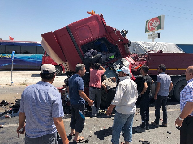 Bozcamahmut'ta trafik kazası: 1 ağır yaralı