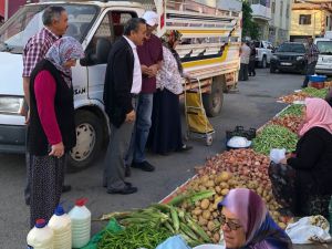 Başkan Tutal pazarcı esnafı ile buluştu