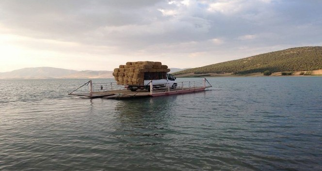 Beyşehir Gölü’ndeki Adalara Duba Üzerinde Taşımacılık Yapılıyor