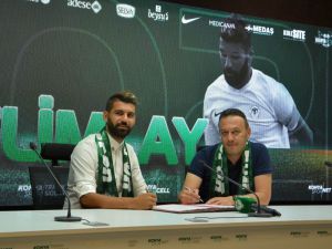 Atiker Konyaspor 3 futbolcuyla sözleşme yeniledi