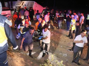 Ankara’dan Aksaray istikametinde seyreden yolcu otobüsü şarampole devrildi çok sayıda ölü ve yaralı var.