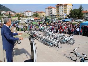 Akşehir Belediyesinden namaza giden 1120 çocuğa bisiklet