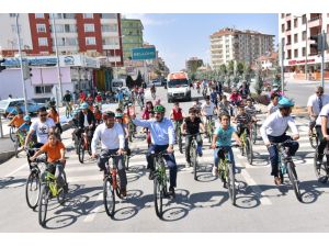 Başkan Altay, sağlıklı yaşam için çocuklarla pedal çevirdi