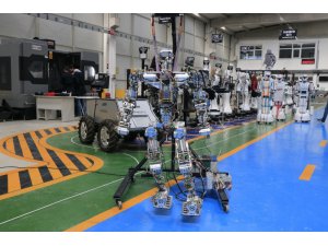 İnsansı robot Akıncı-4 üstün yetenekleriyle dikkat çekiyor