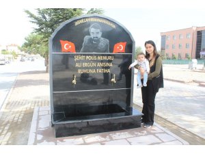 Şehit eşi için çeşme yaptırdı