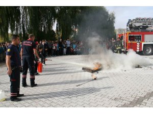 Kulu’daki ortaokulda yangın tatbikatı yapıldı