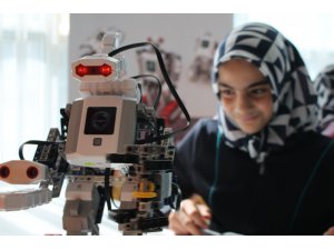 Hafızlık öğrencileri robotik kodlama öğreniyor