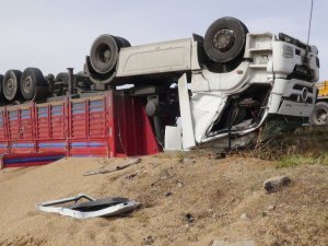 Aksaray’da tır şarampole devrildi: 1 ölü