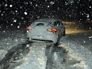 Kar yağışı Konya-Antalya karayolunu trafiğe kapattı