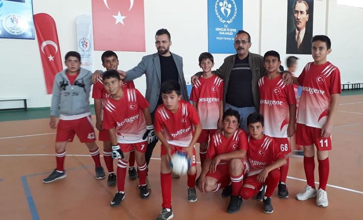 Eskil'de okullar arası futsal ve voleybol turnuvaları başladı